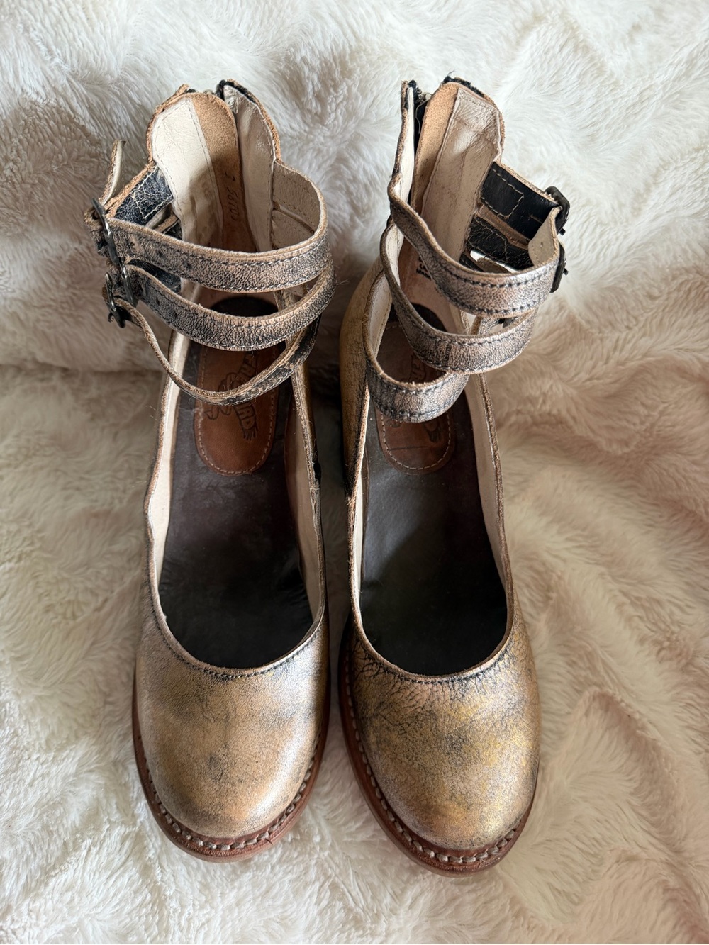 Freebird by Steven "Randi" heels in beautiful distressed pewter gold metallic - Picture 2 of 12
